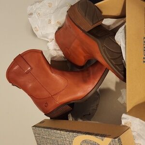 Women's Bootie 8.5 Reddish Brown